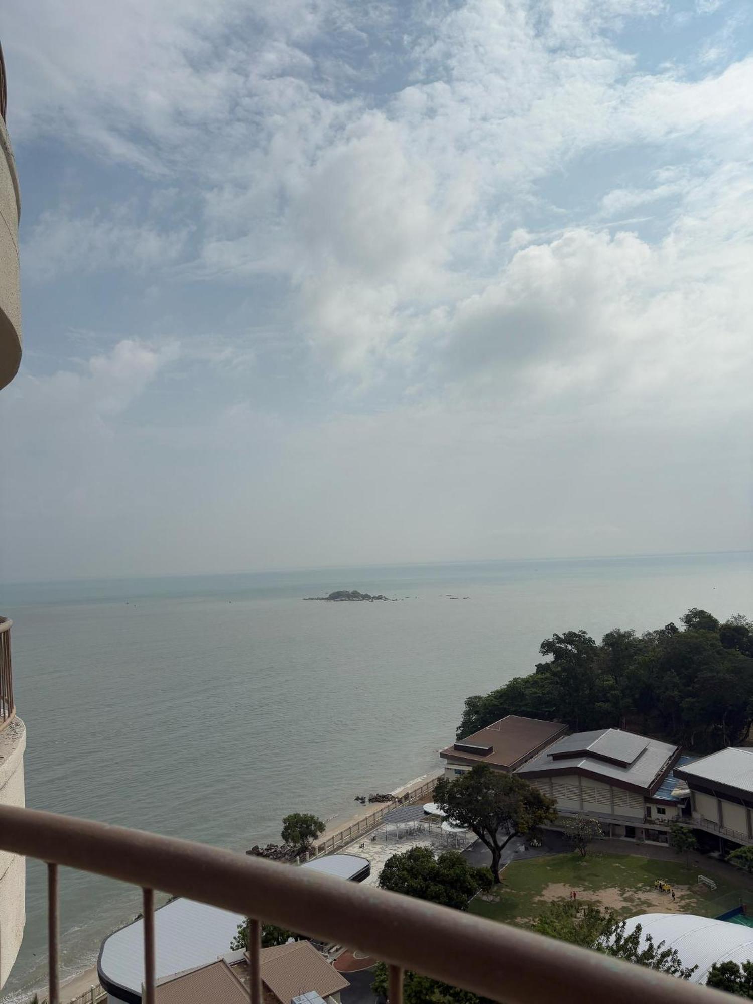 17 Jazz Sweet Beachfront Resort Tanjung Bungah  Exteriör bild