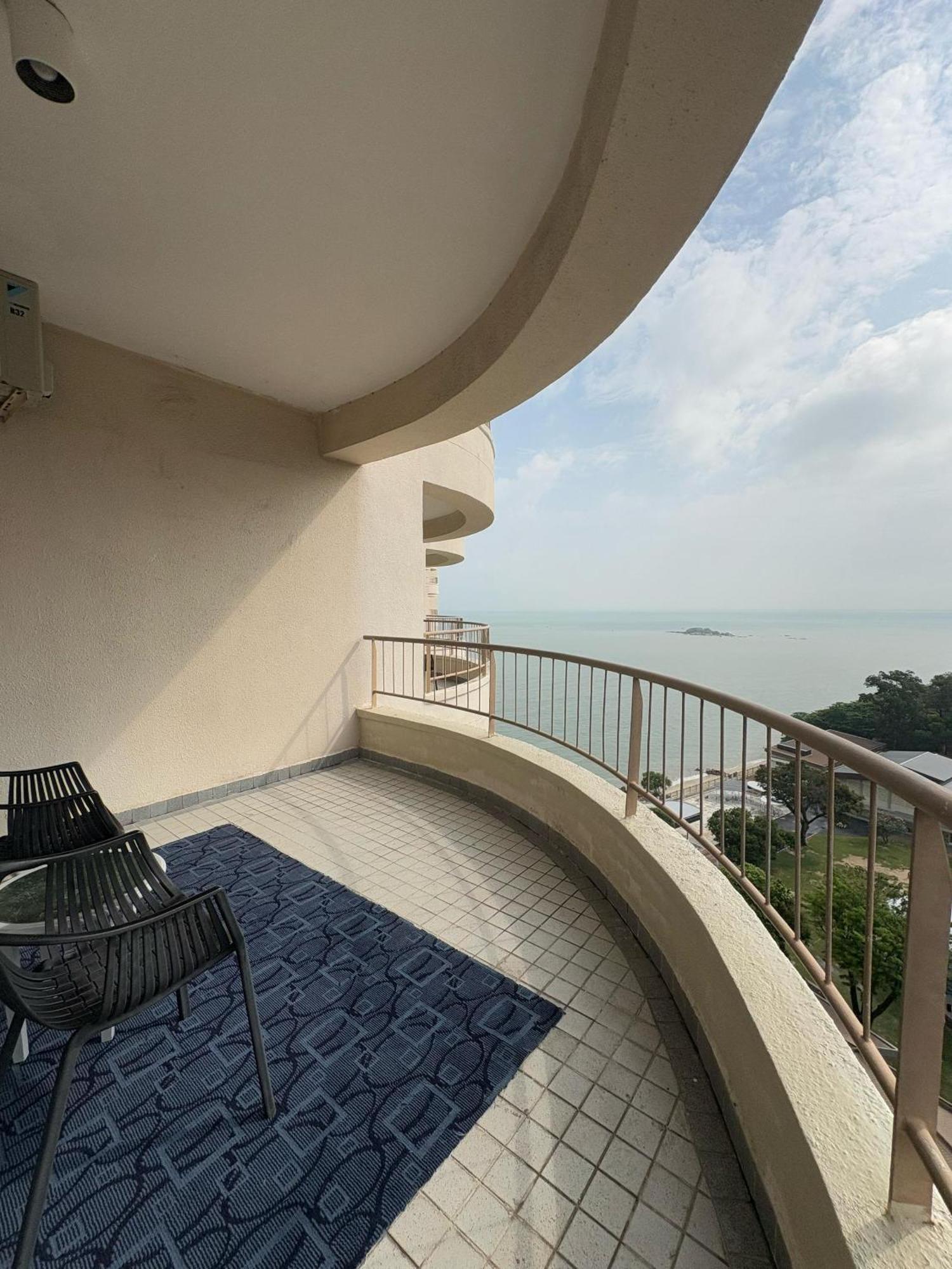 17 Jazz Sweet Beachfront Resort Tanjung Bungah  Exteriör bild